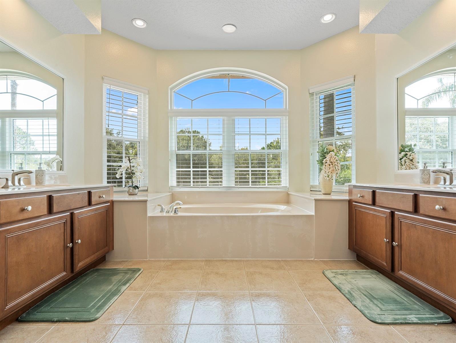 Image 33 of 94 For 5013 Coveview Drive