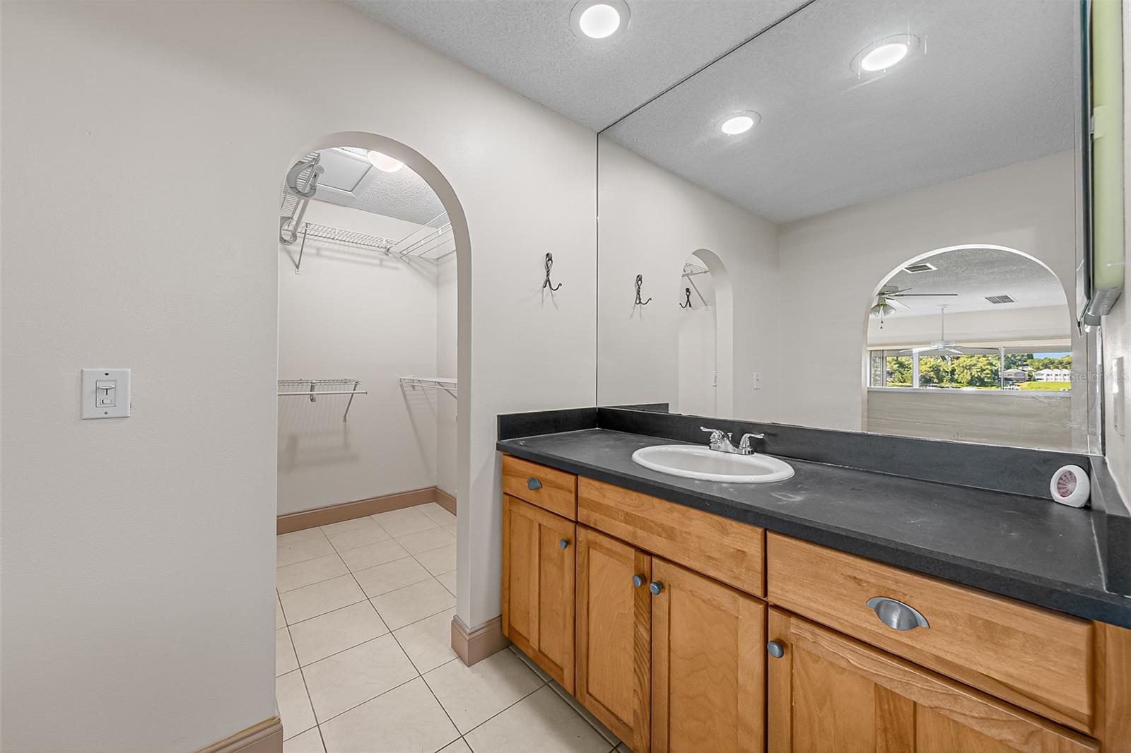 Image 31 of 51 For 622 Orange Drive 233