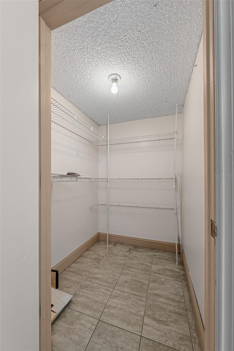 Image 33 of 51 For 622 Orange Drive 233