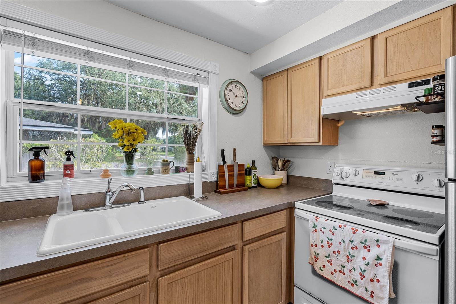 Image 11 of 19 For 1038 Hampton Avenue