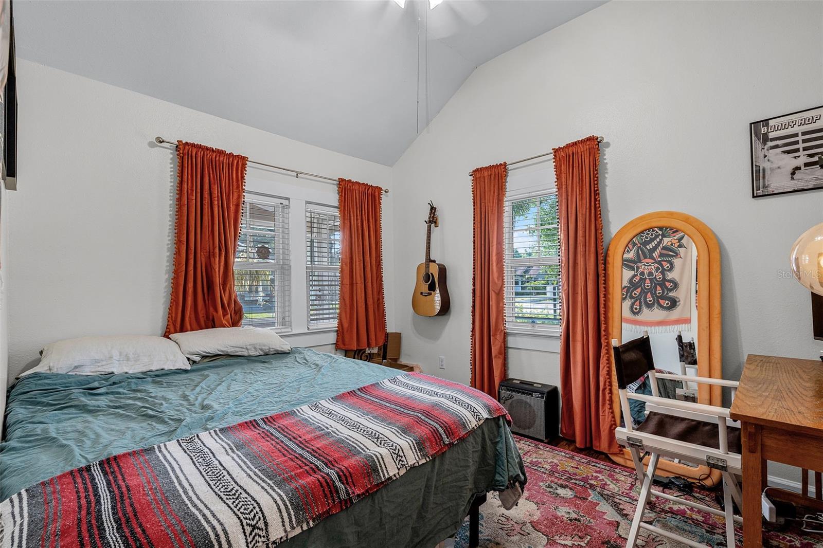 Image 13 of 19 For 1038 Hampton Avenue