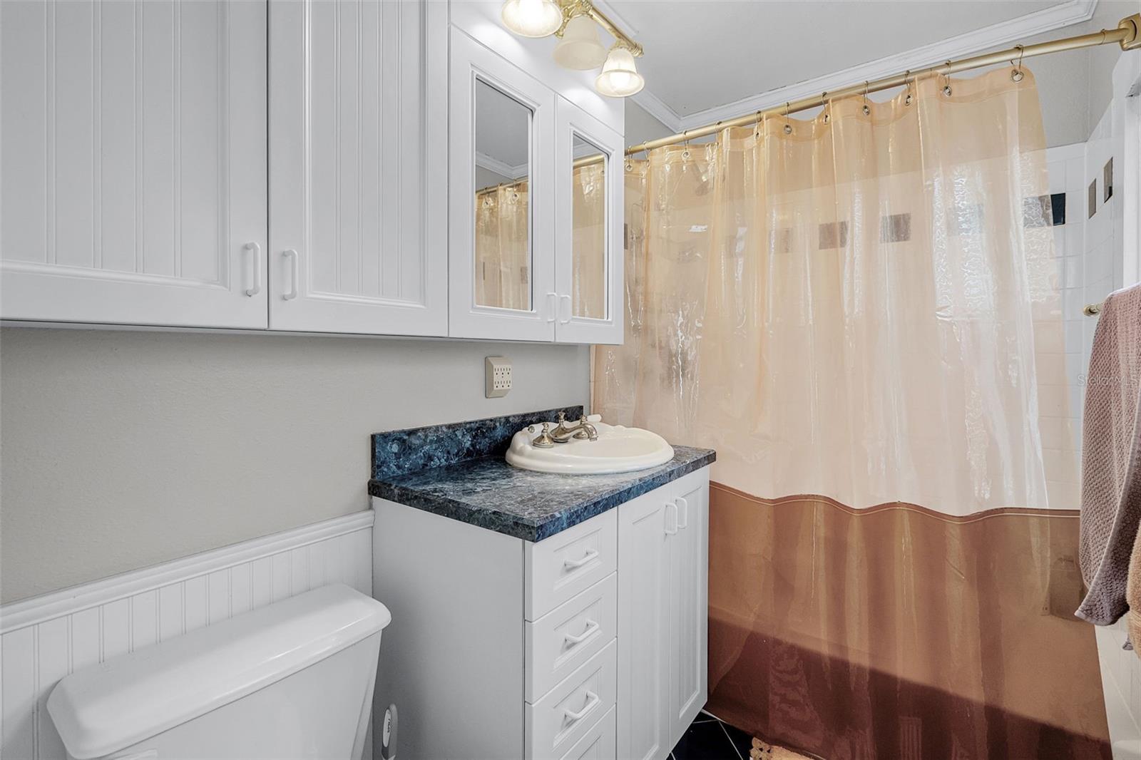 Image 14 of 19 For 1038 Hampton Avenue