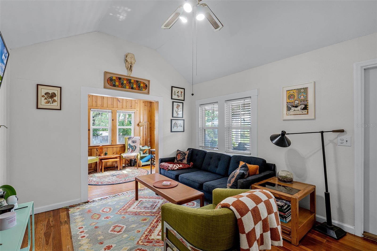 Image 5 of 19 For 1038 Hampton Avenue