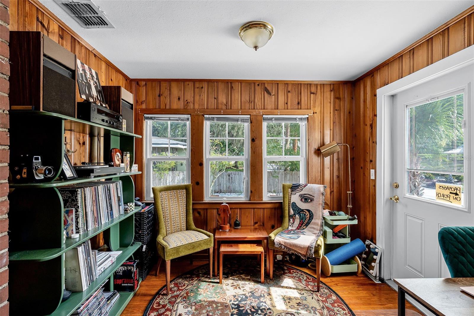 Image 7 of 19 For 1038 Hampton Avenue