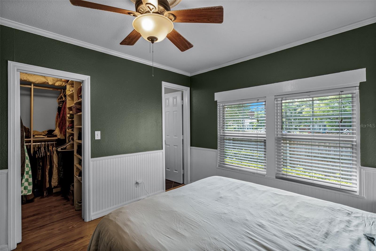 Image 9 of 19 For 1038 Hampton Avenue