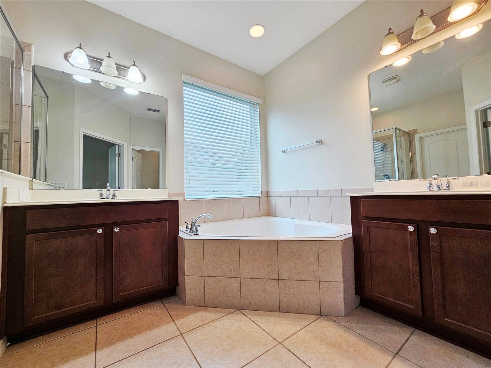 Image 16 of 39 For 12754 Garridan Avenue