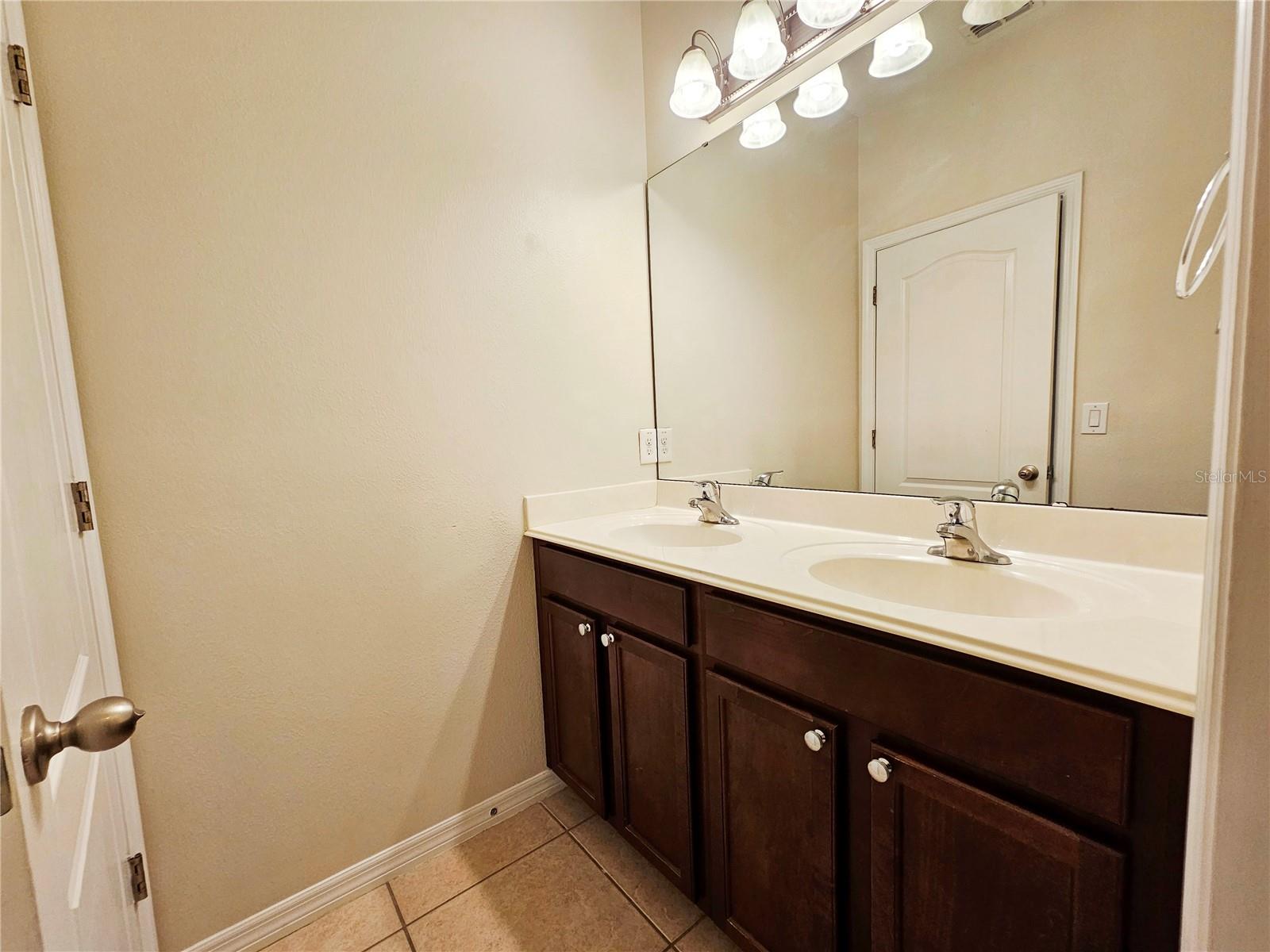 Image 26 of 39 For 12754 Garridan Avenue