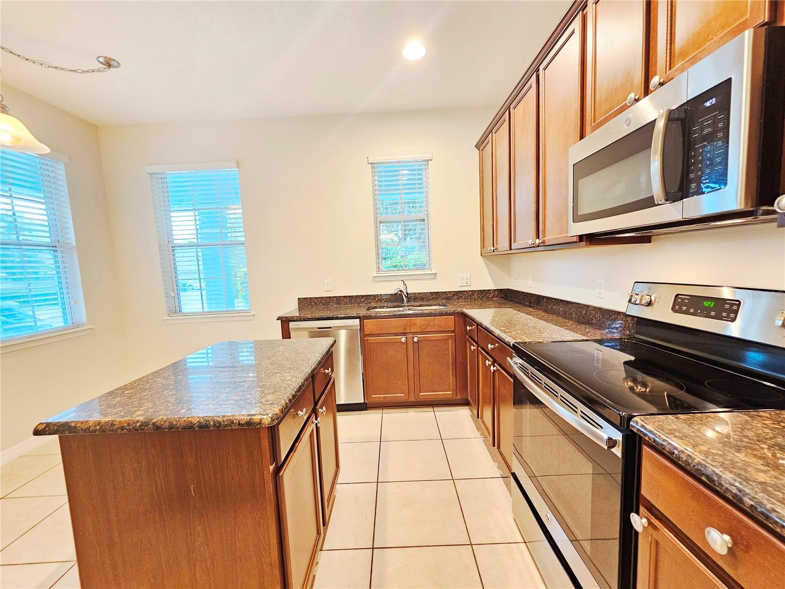 Image 9 of 39 For 12754 Garridan Avenue