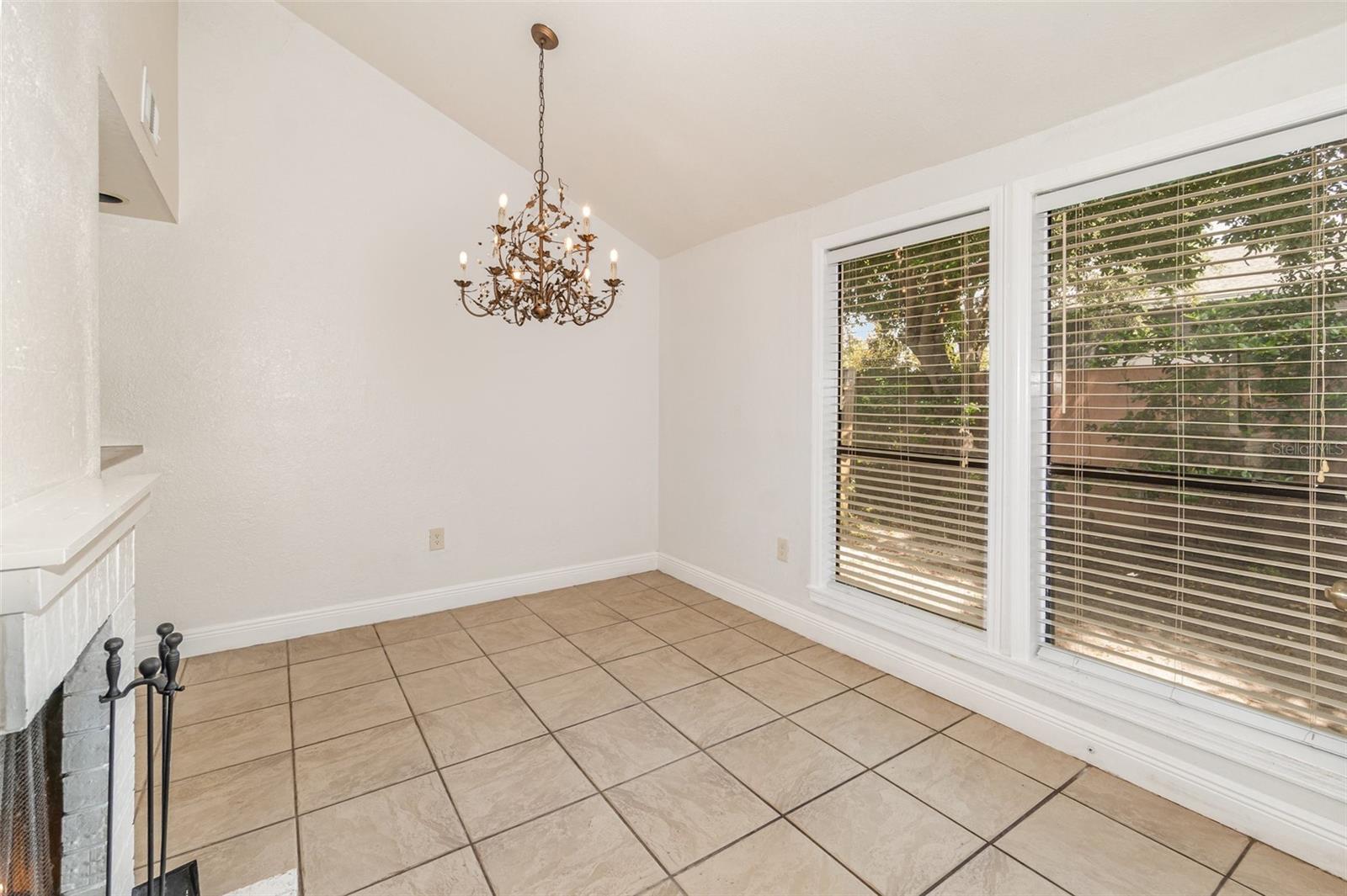 Image 10 of 25 For 607 Saint Johns Ct  607