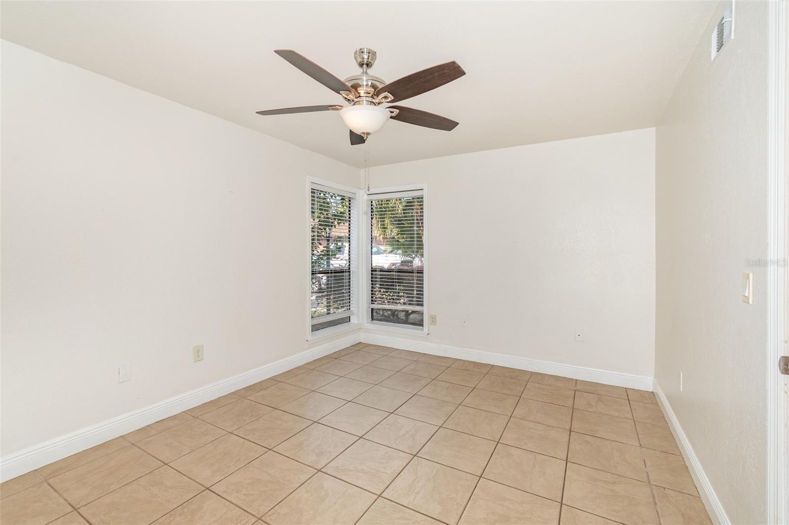 Image 17 of 25 For 607 Saint Johns Ct  607
