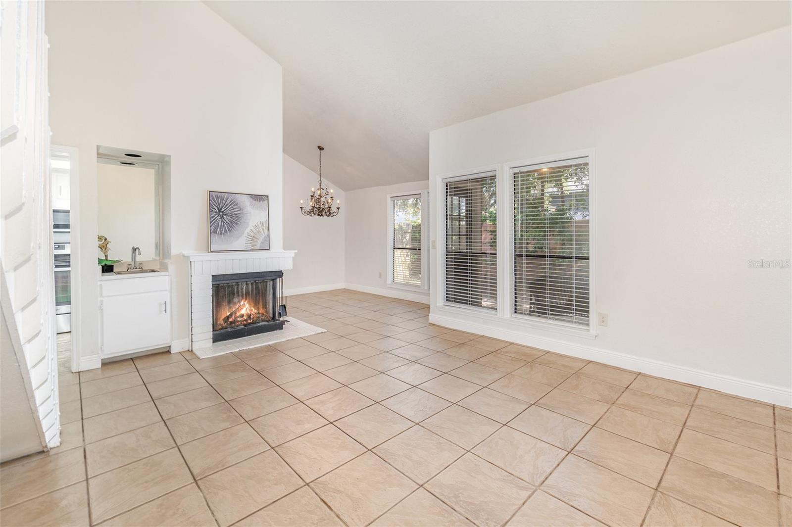 Image 3 of 25 For 607 Saint Johns Ct  607