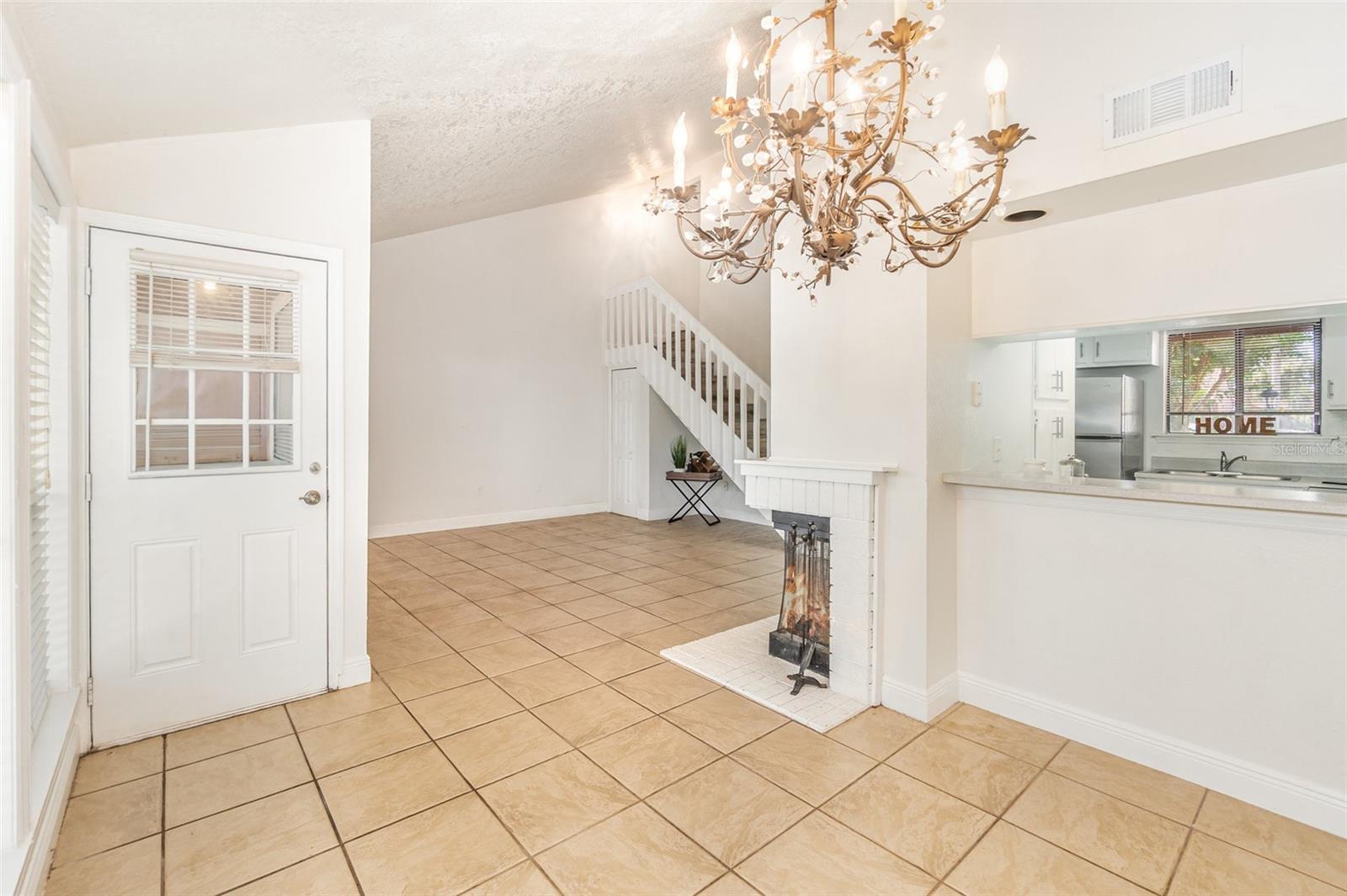 Image 4 of 25 For 607 Saint Johns Ct  607