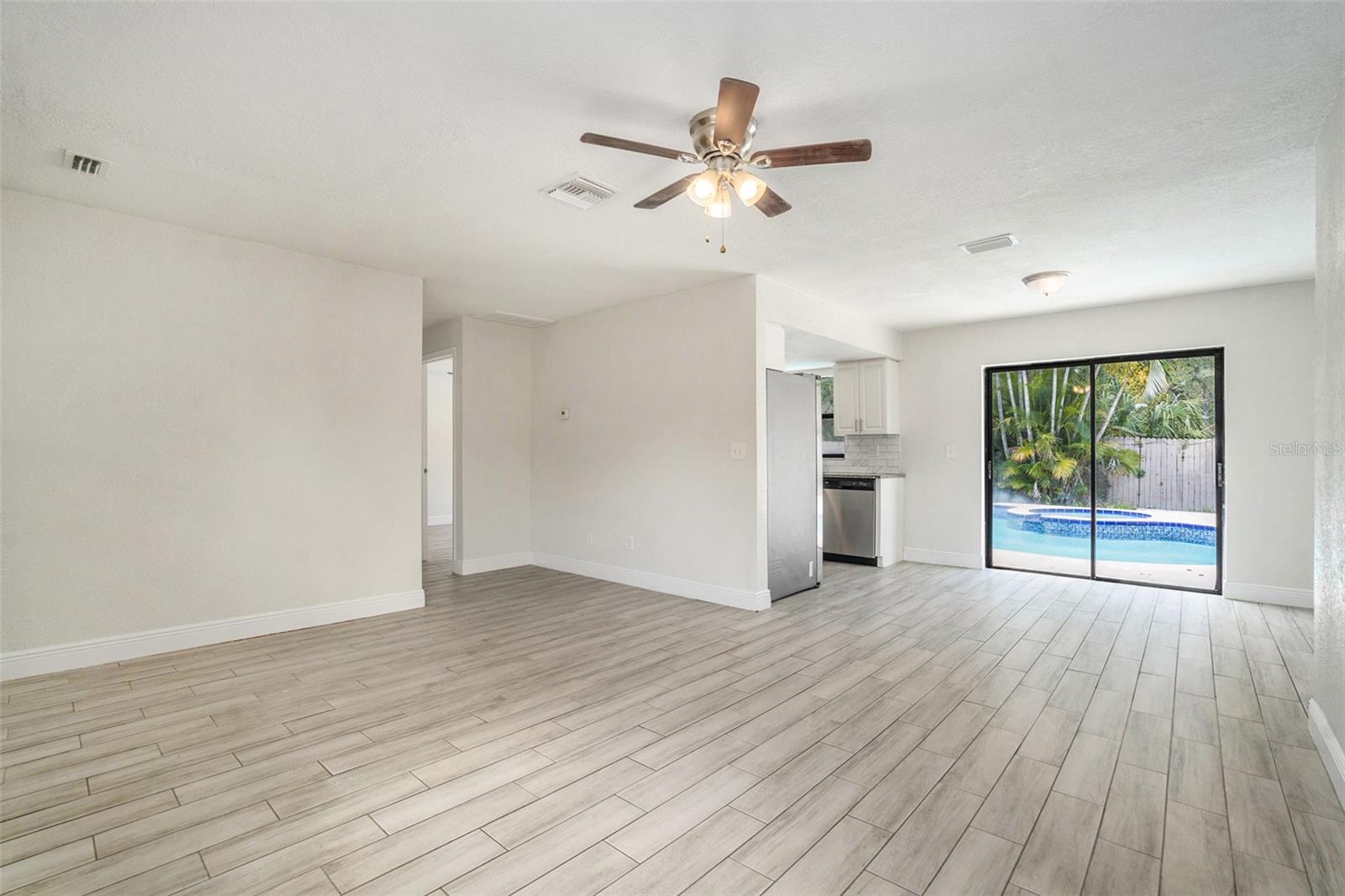 Image 4 of 17 For 2846 Eagle Run Circle E