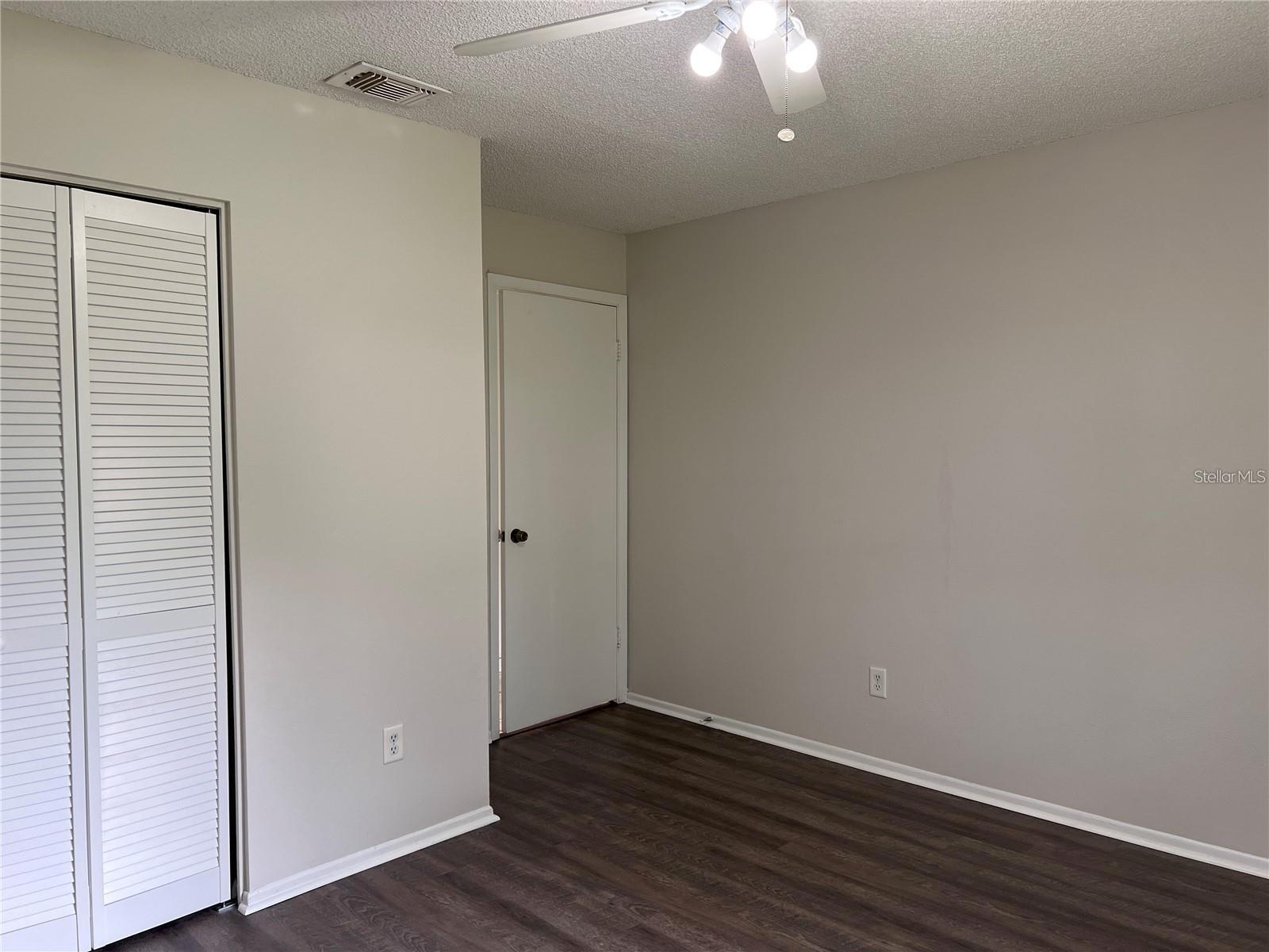 Image 4 of 21 For 1220 Easton Street