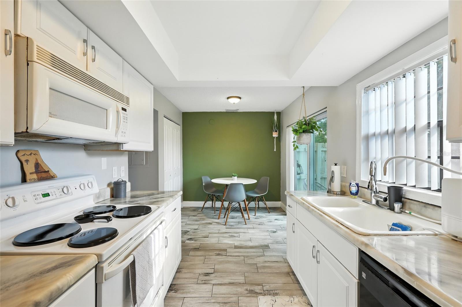 Image 12 of 31 For 7457 Belle River Court 12