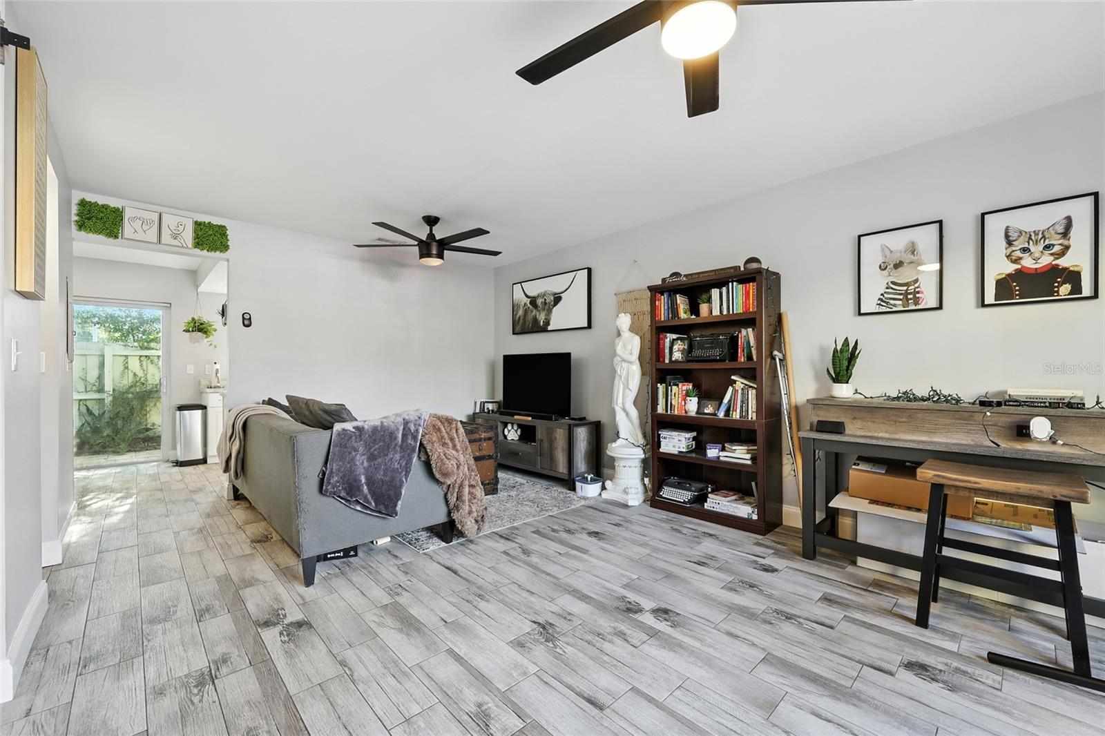 Image 5 of 31 For 7457 Belle River Court 12