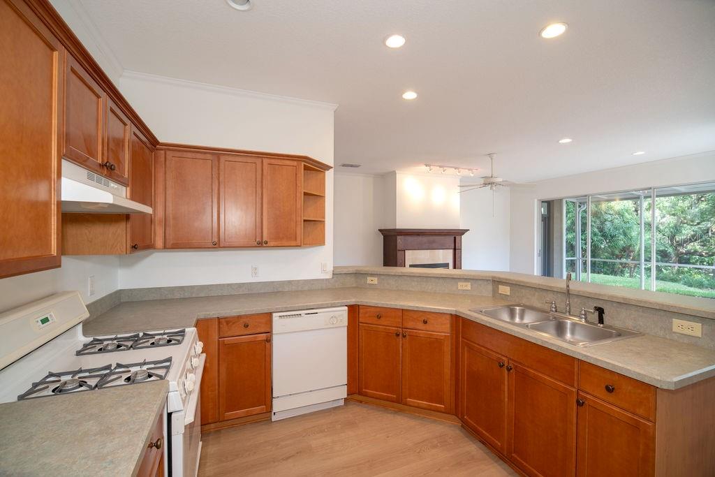Image 20 of 42 For 2634 Ultra Vista Drive