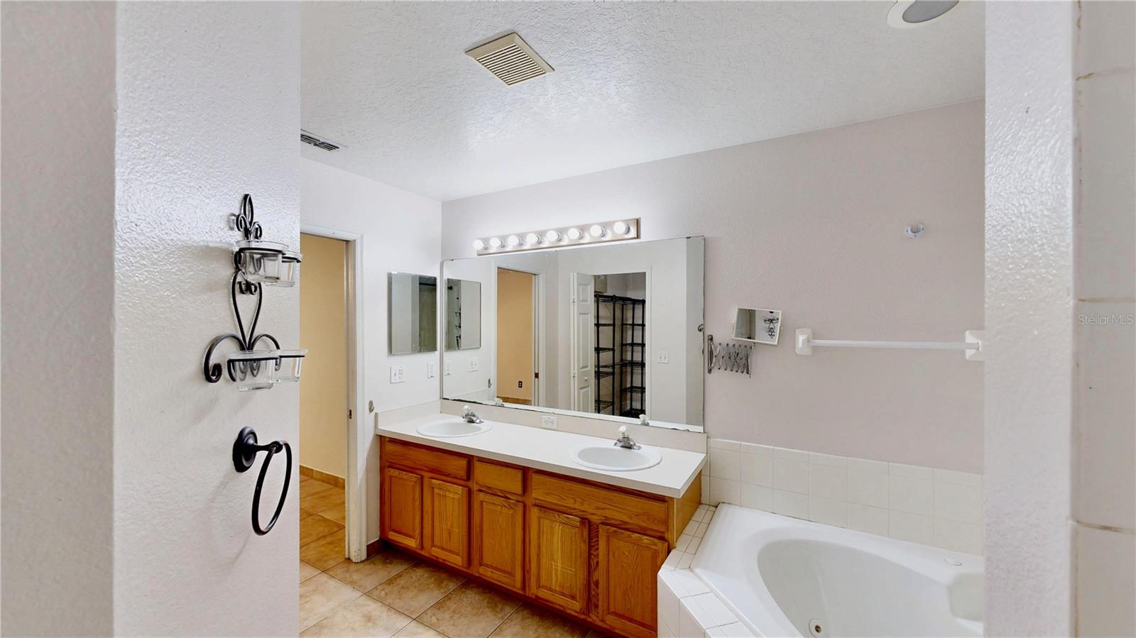 Image 31 of 48 For 1307 Rain Forest Lane