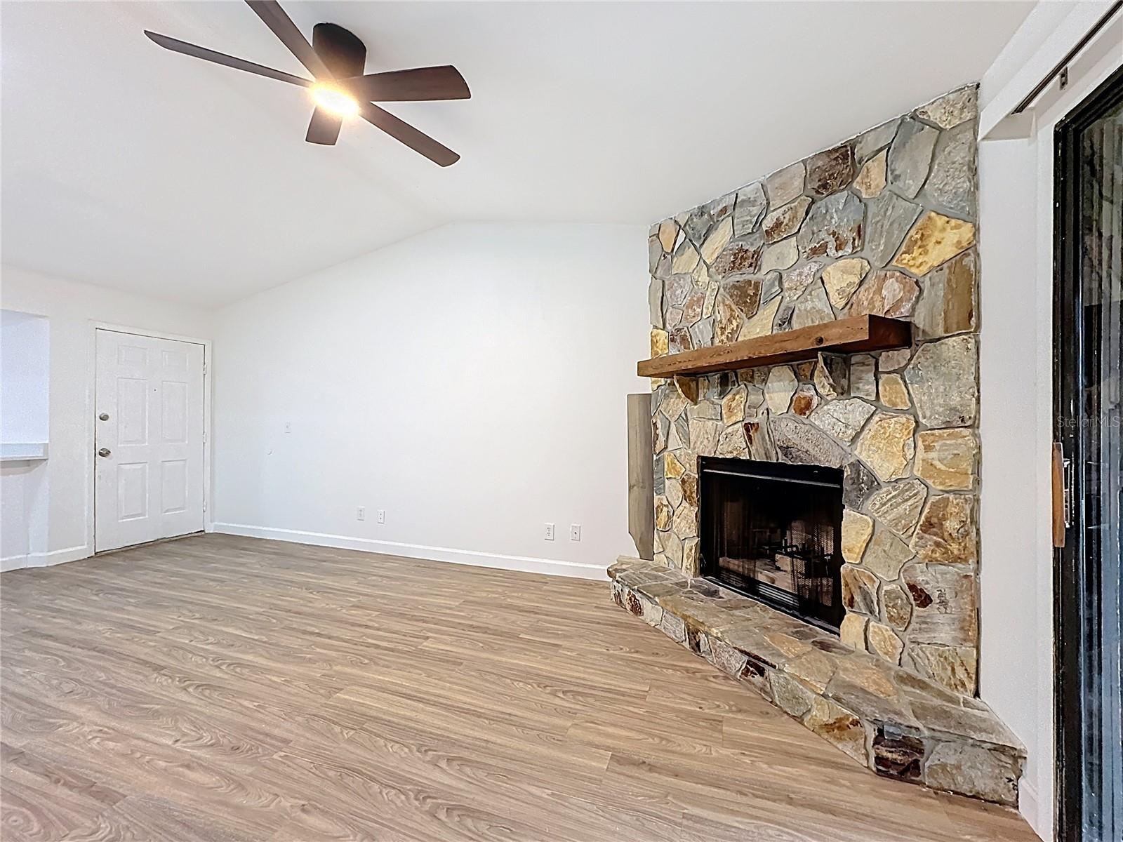 Image 10 of 24 For 1736 Foxhall Circle 604