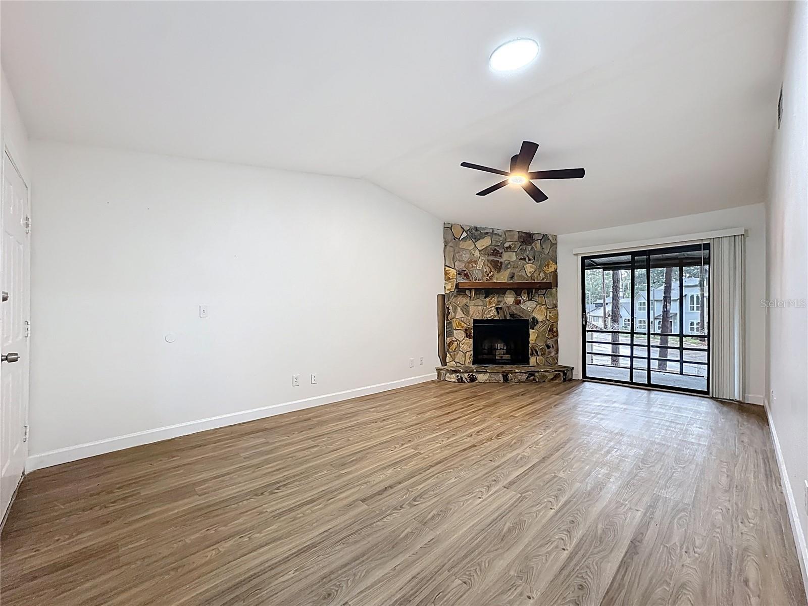 Image 12 of 24 For 1736 Foxhall Circle 604