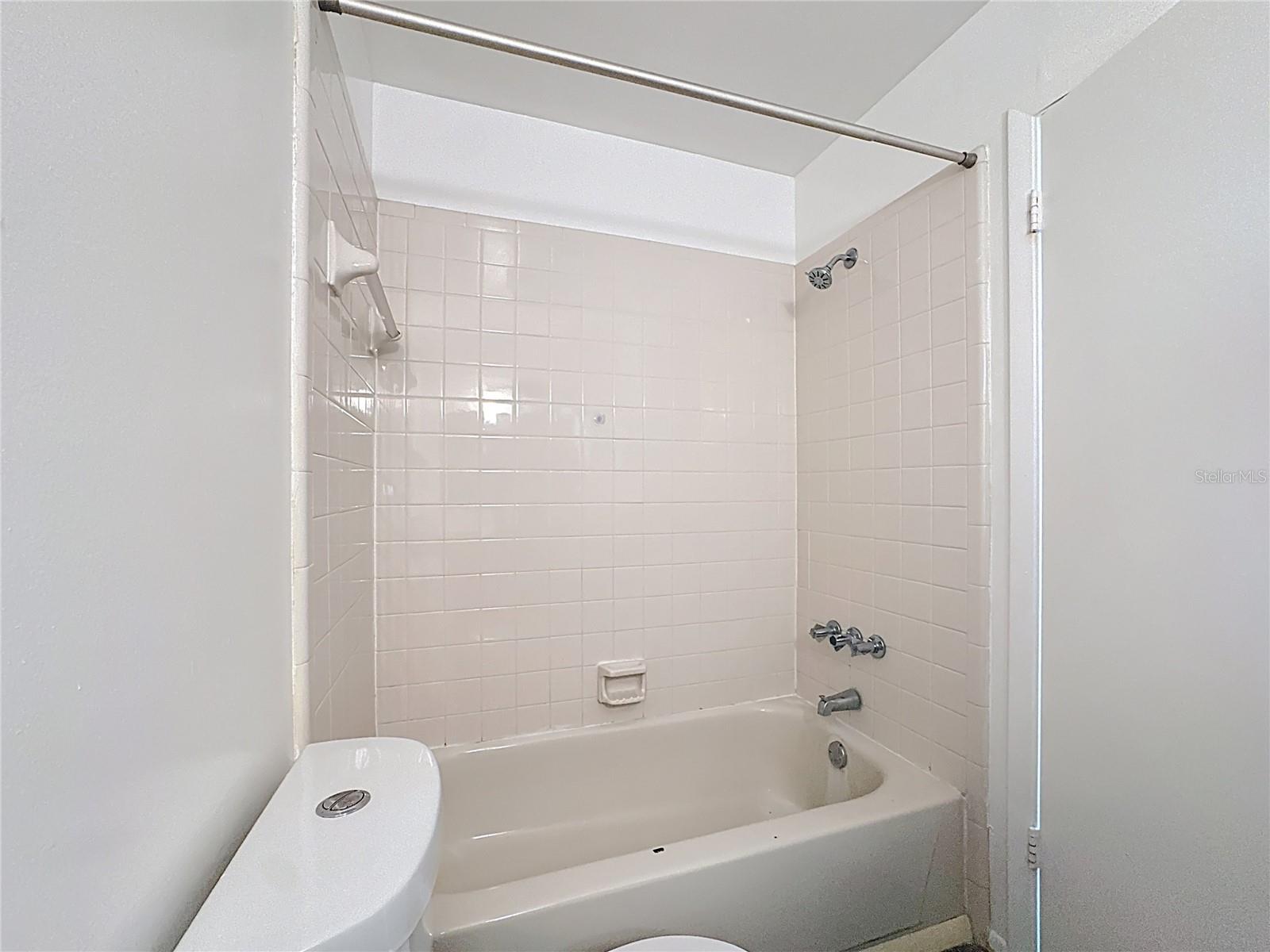 Image 16 of 24 For 1736 Foxhall Circle 604