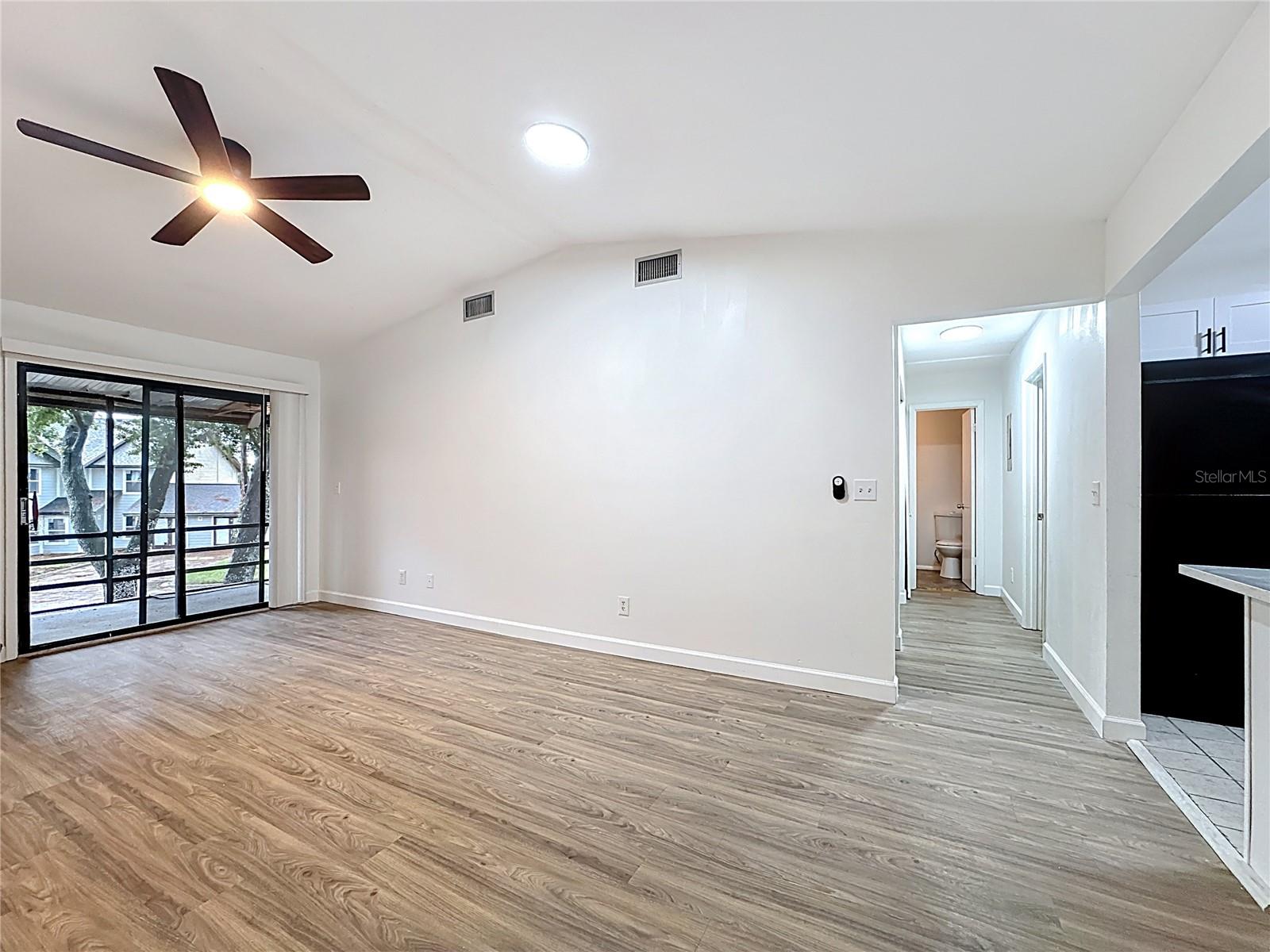 Image 8 of 24 For 1736 Foxhall Circle 604