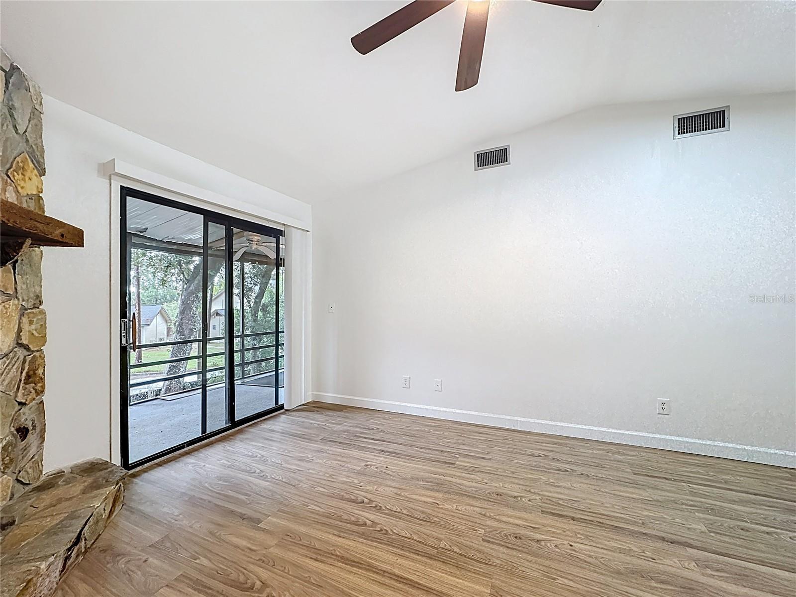 Image 9 of 24 For 1736 Foxhall Circle 604