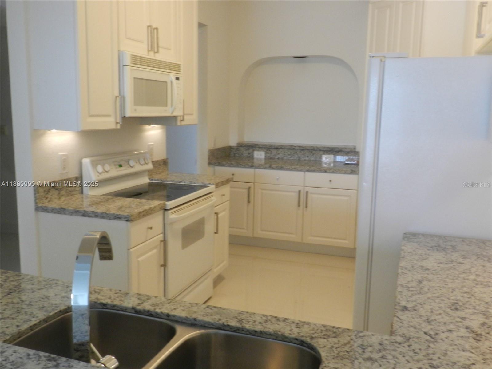 Image 10 of 45 For 10700 Nw 66th Street 306