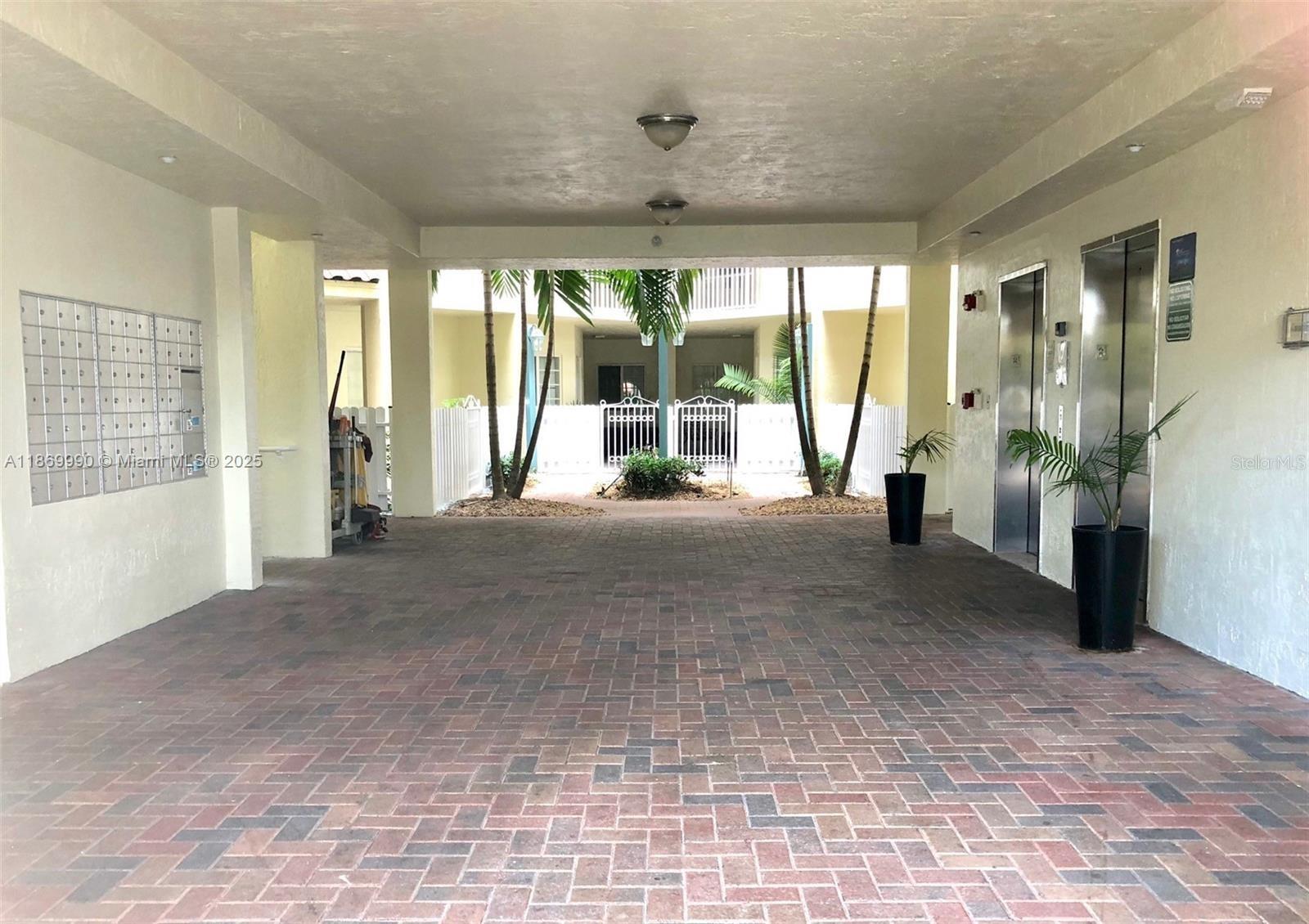 Image 2 of 45 For 10700 Nw 66th Street 306