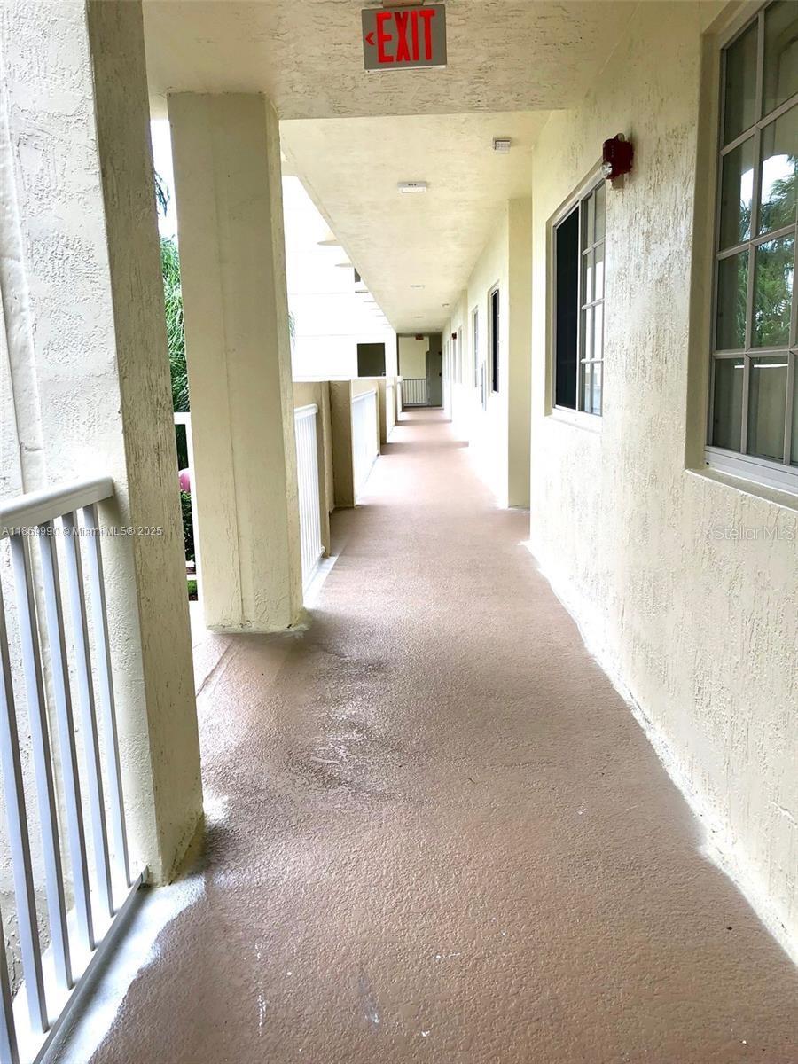 Image 4 of 45 For 10700 Nw 66th Street 306