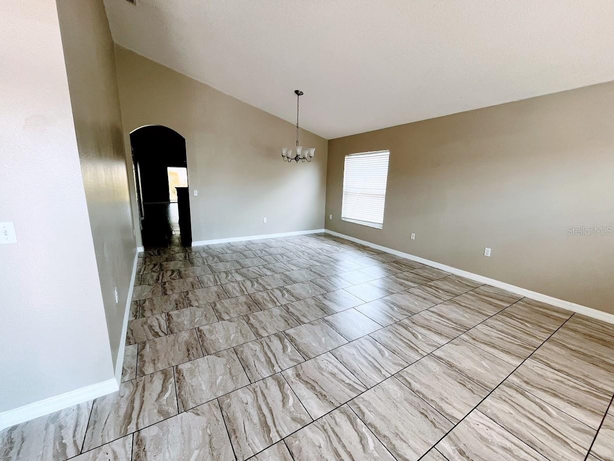 Image 4 of 21 For 246 Queen Mary Drive