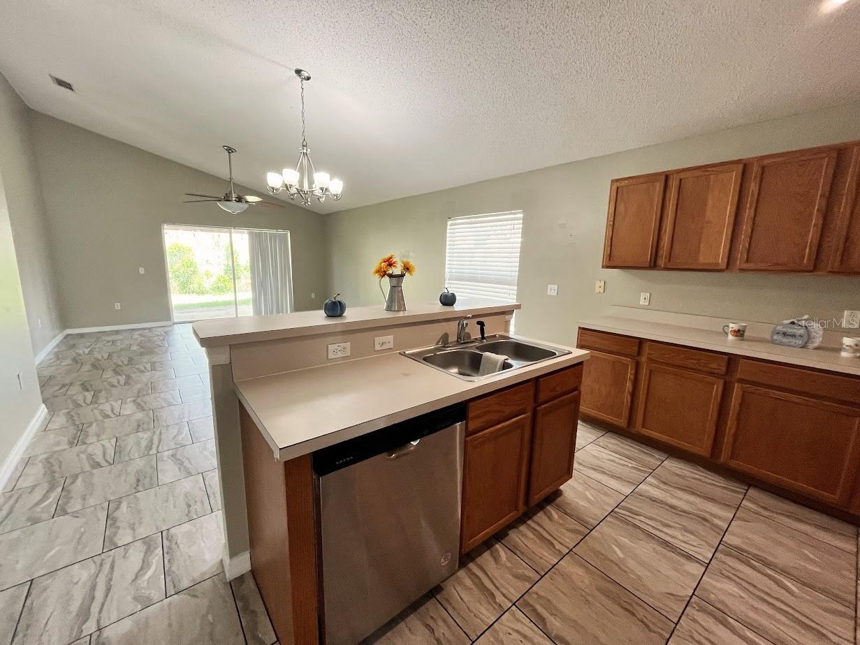 Image 7 of 21 For 246 Queen Mary Drive