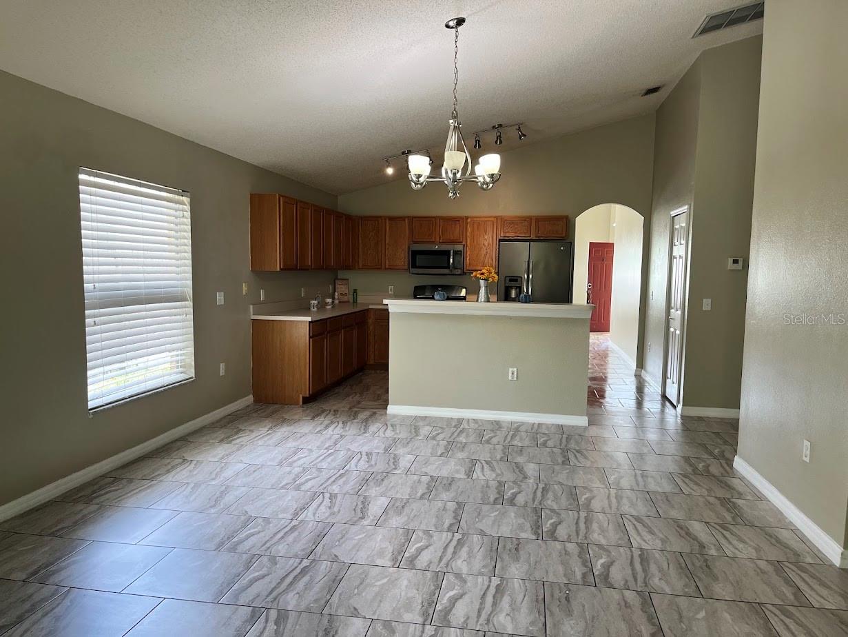 Image 8 of 21 For 246 Queen Mary Drive