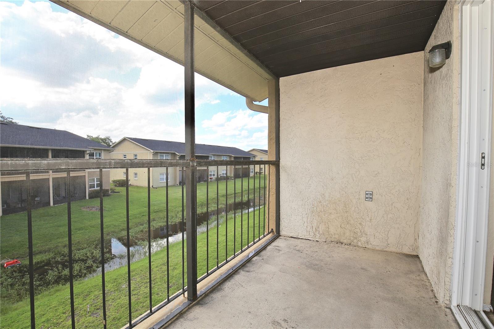 Image 5 of 20 For 9942 Turf Way 8