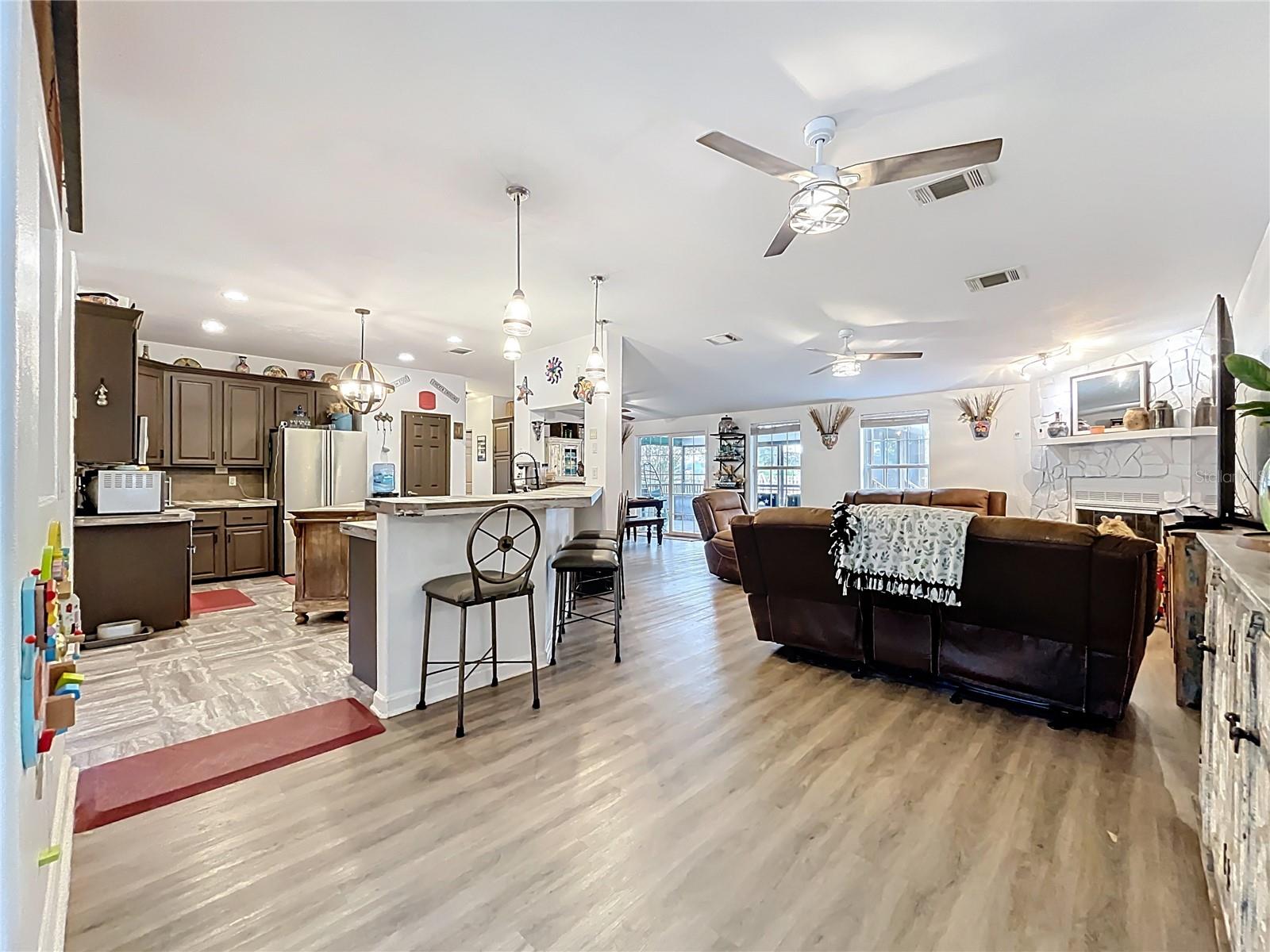 Image 17 of 100 For 21320 Paradise Way