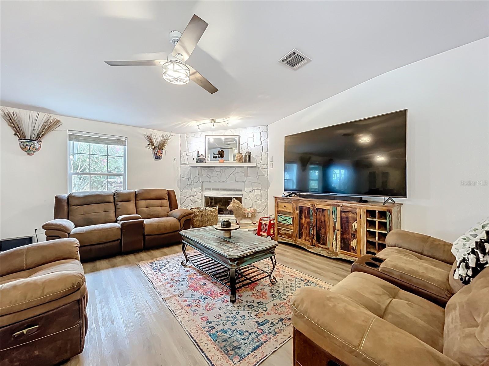 Image 19 of 100 For 21320 Paradise Way