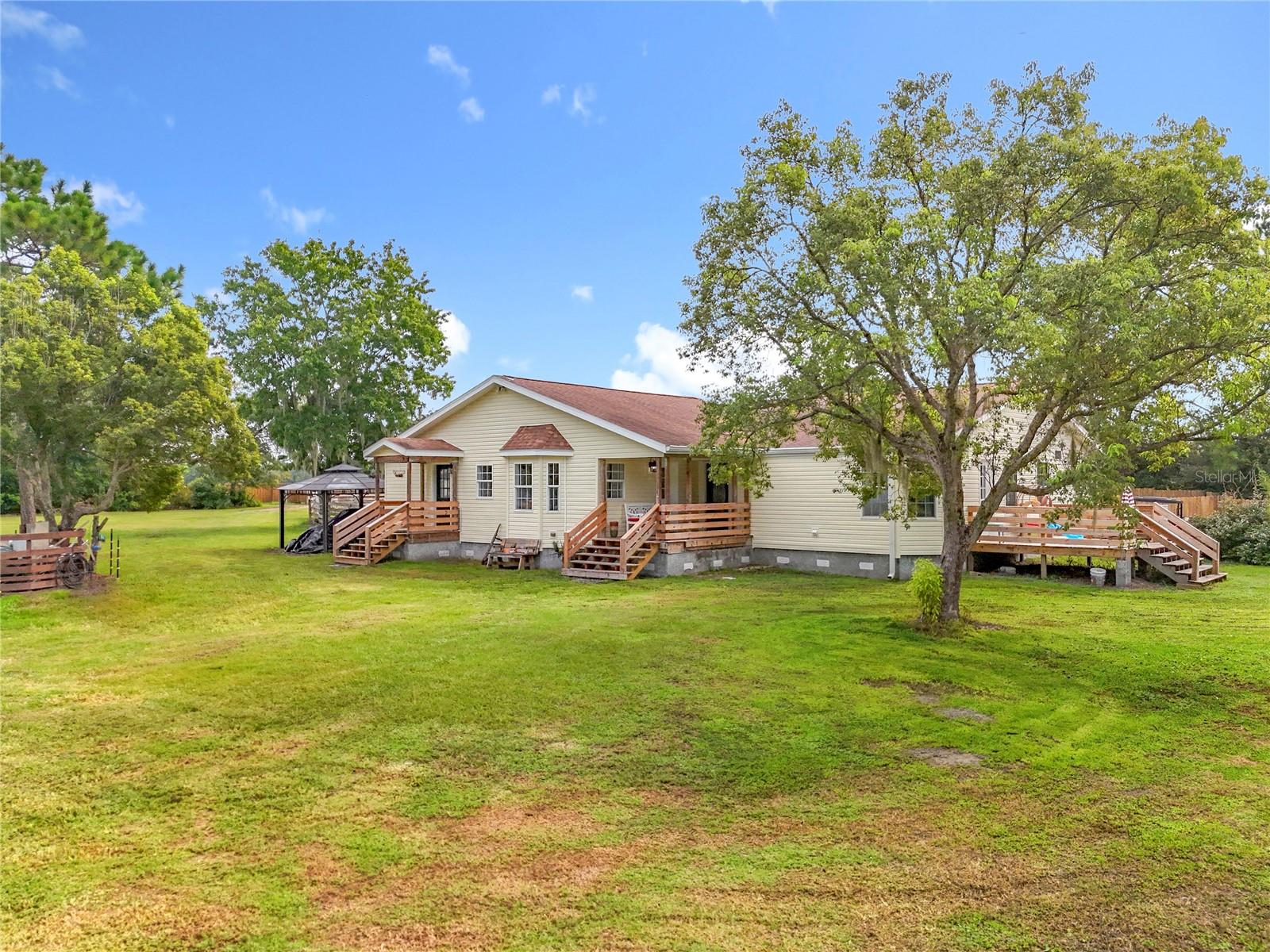 Image 2 of 100 For 21320 Paradise Way