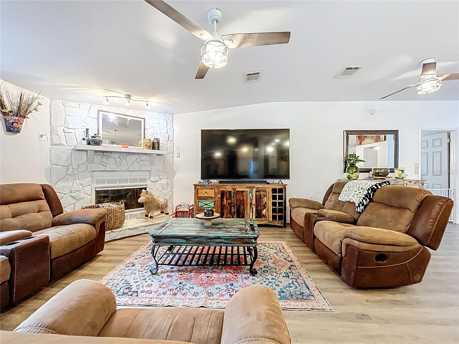 Image 20 of 100 For 21320 Paradise Way