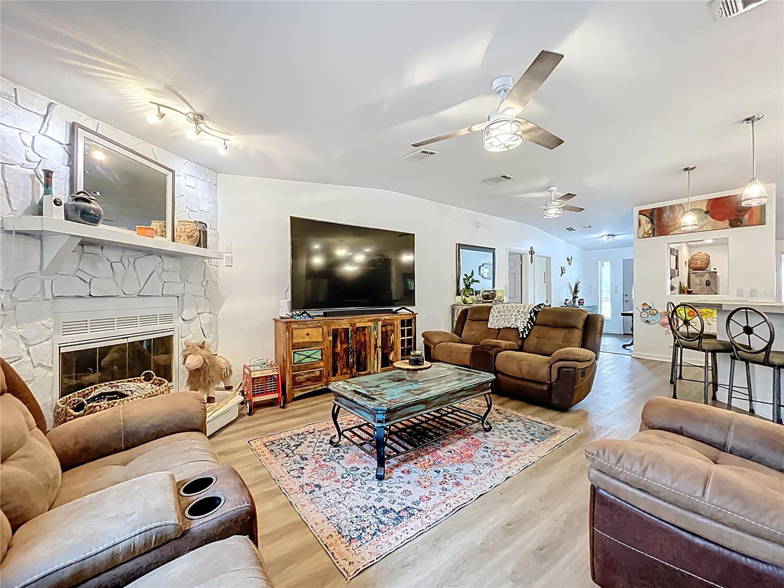 Image 21 of 100 For 21320 Paradise Way