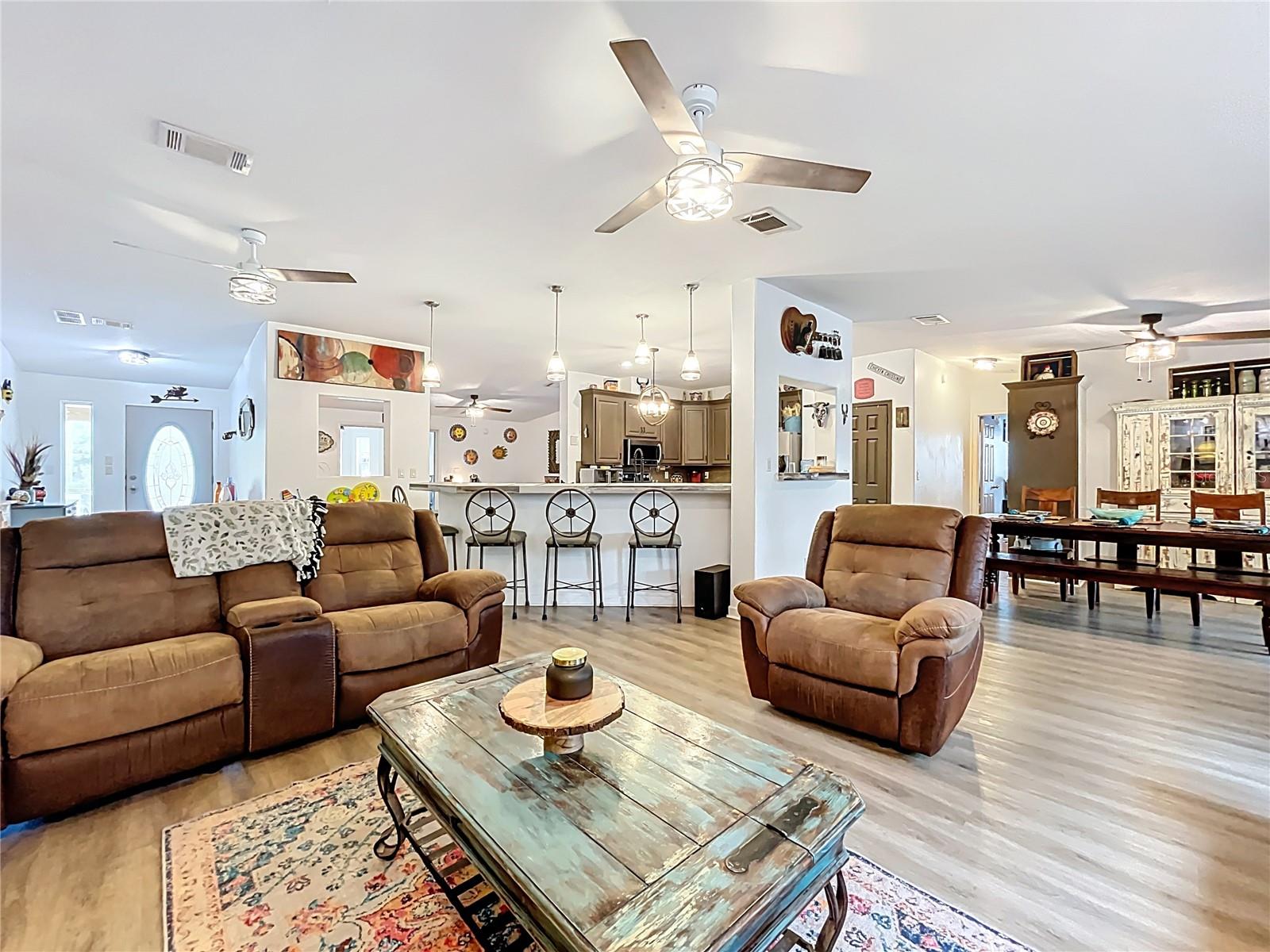 Image 22 of 100 For 21320 Paradise Way