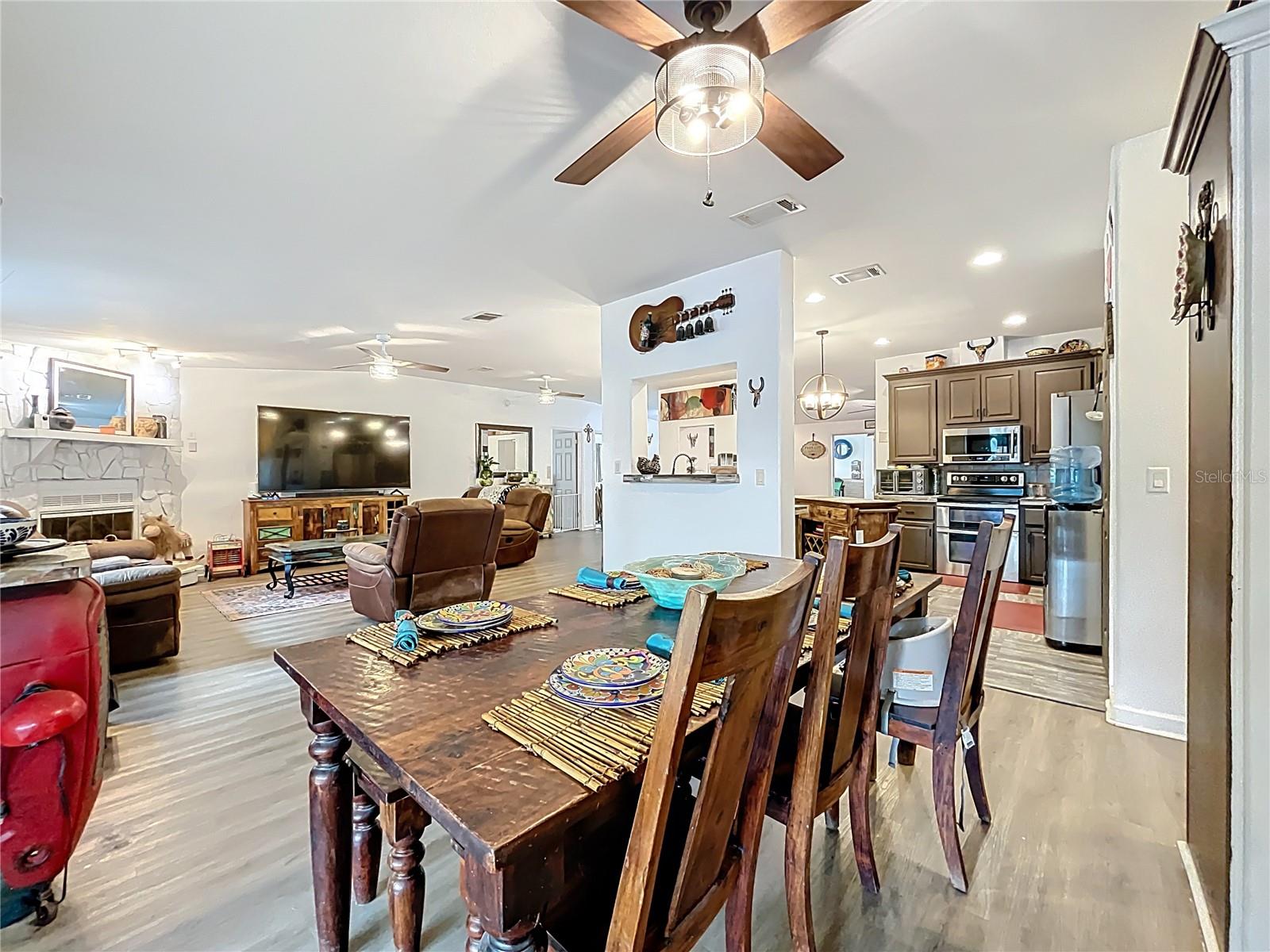 Image 25 of 100 For 21320 Paradise Way