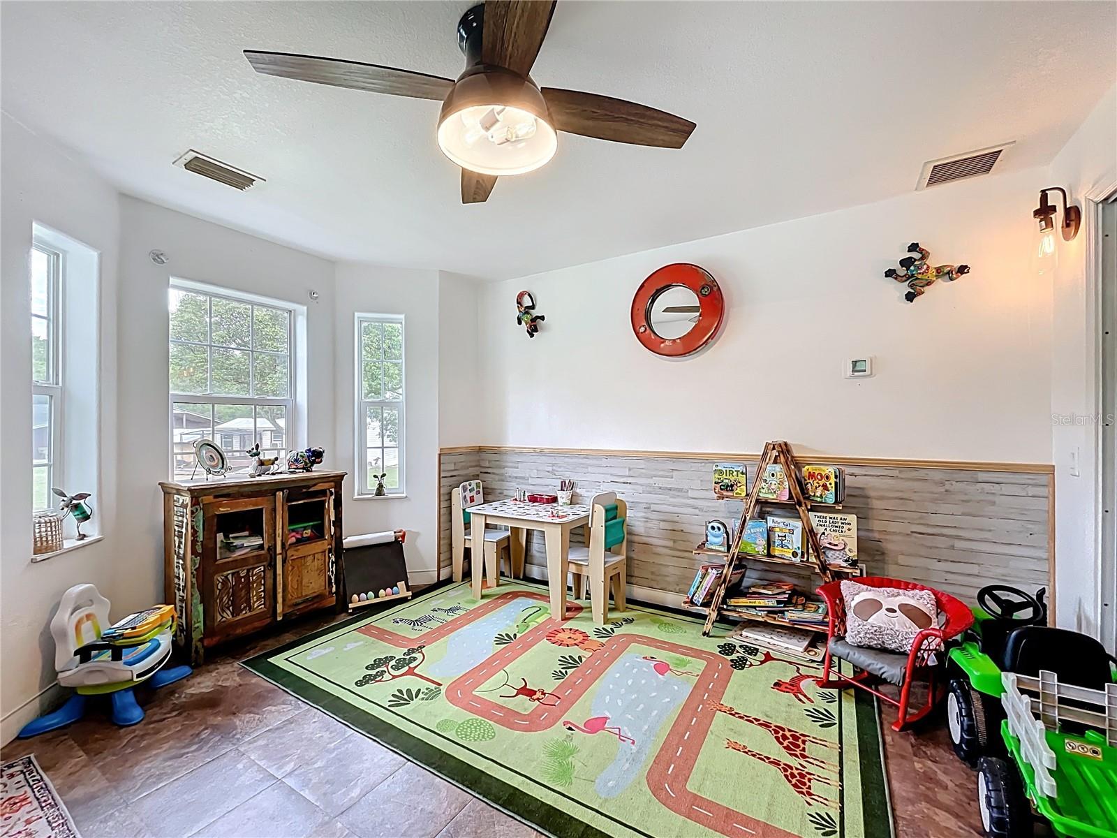 Image 41 of 100 For 21320 Paradise Way