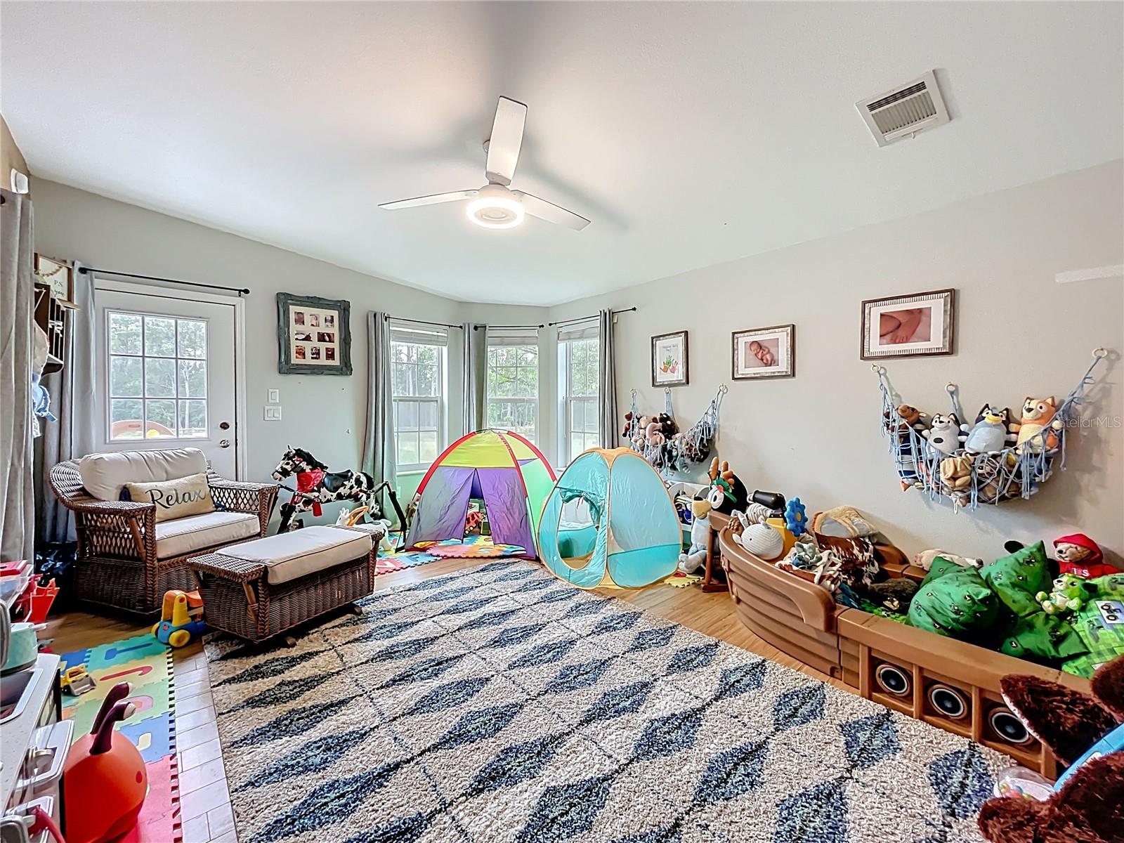 Image 52 of 100 For 21320 Paradise Way
