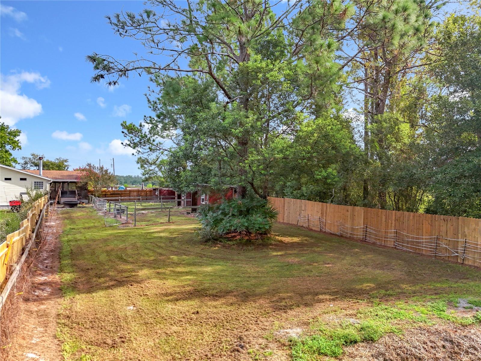 Image 85 of 100 For 21320 Paradise Way