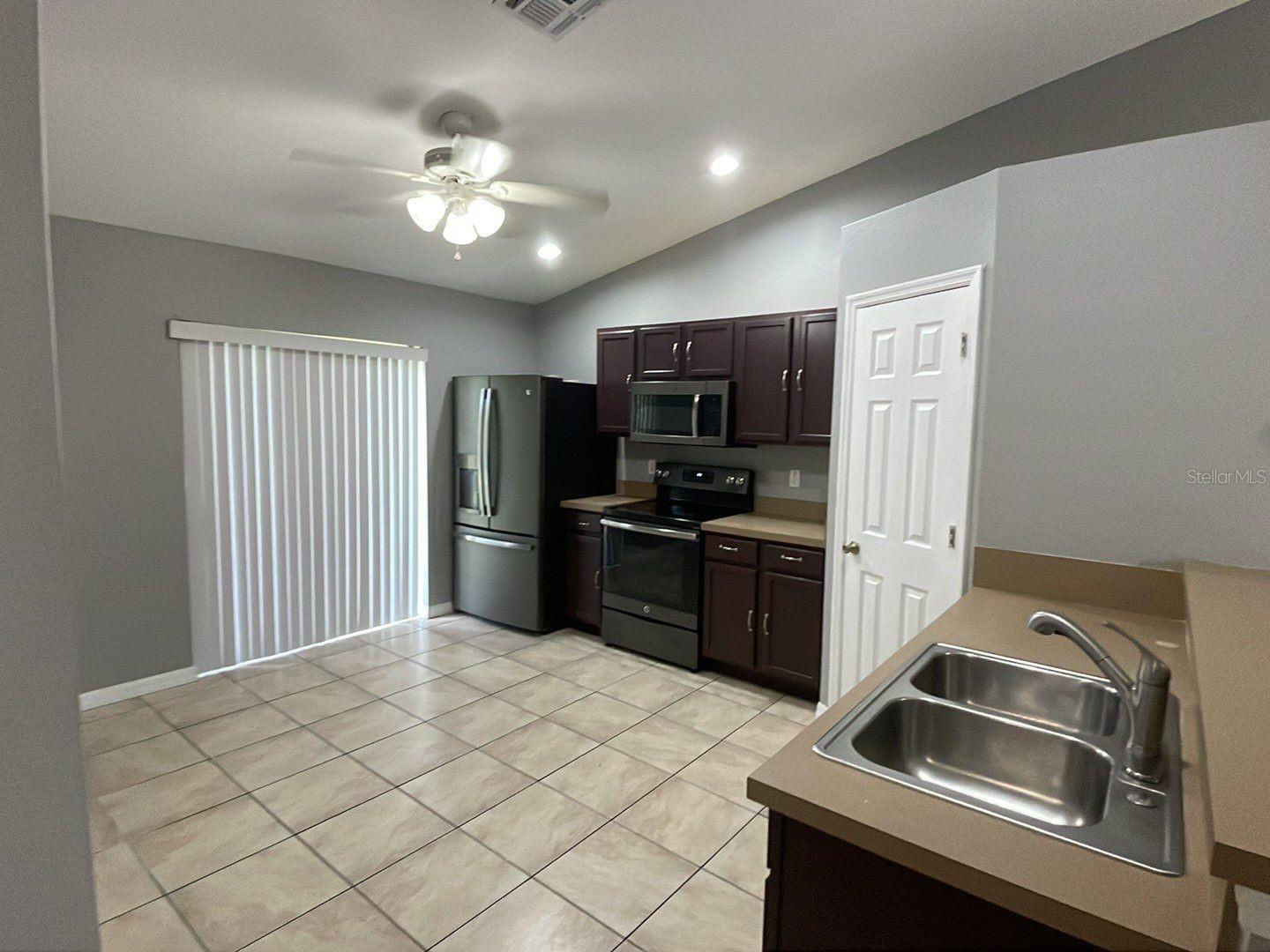 Image 3 of 10 For 2765 Courtland Boulevard