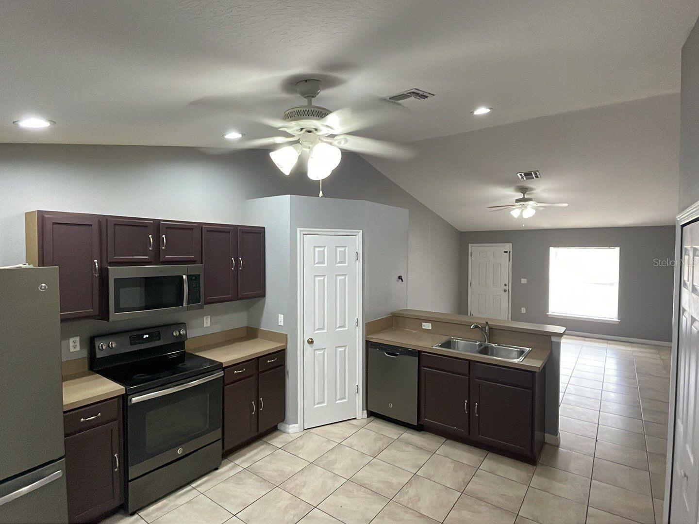 Image 4 of 10 For 2765 Courtland Boulevard