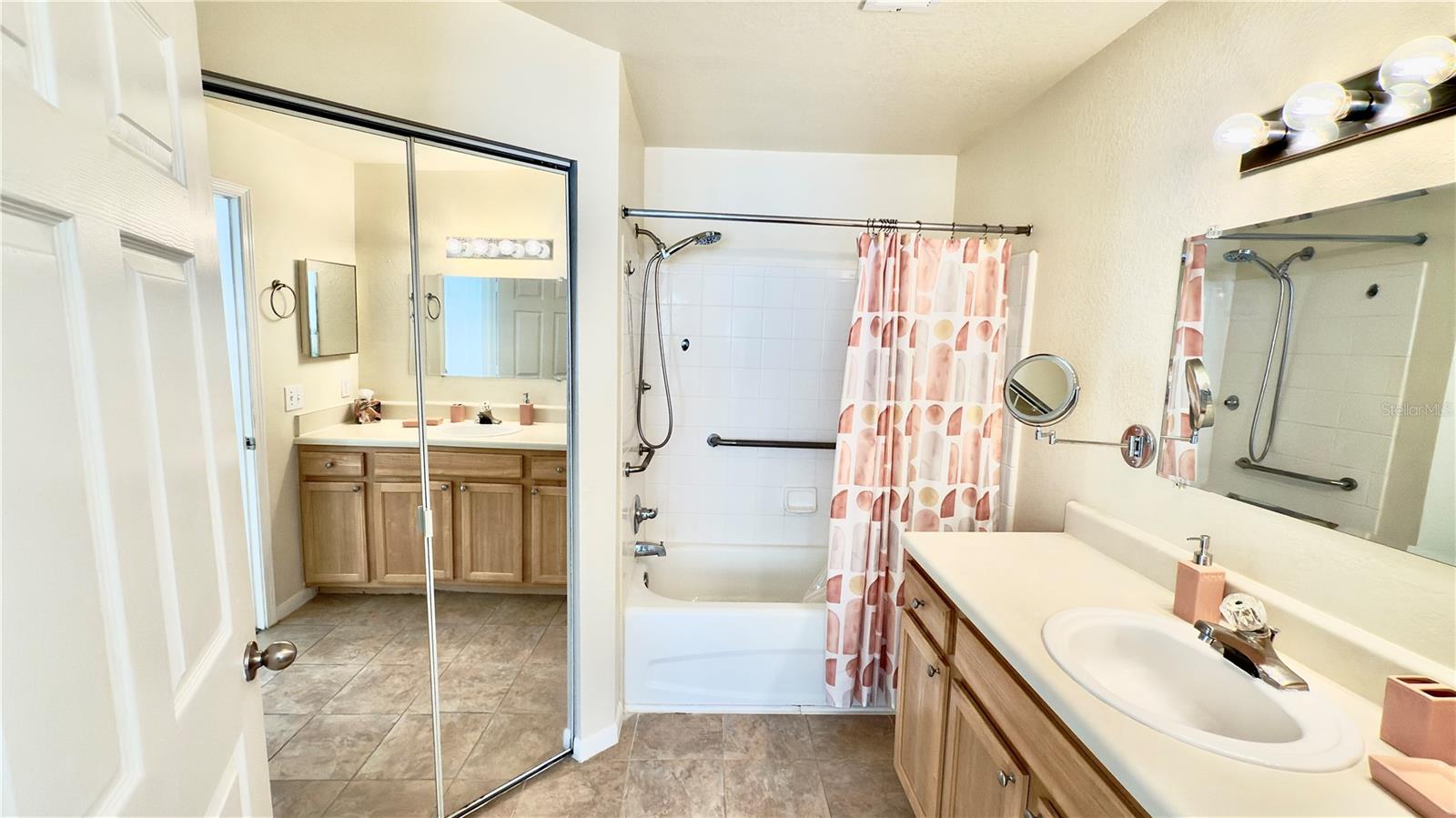 Image 8 of 39 For 9005 Lee Vista Boulevard 1805
