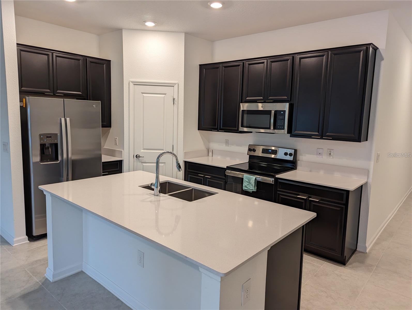 Image 3 of 16 For 292 Pineywoods Street