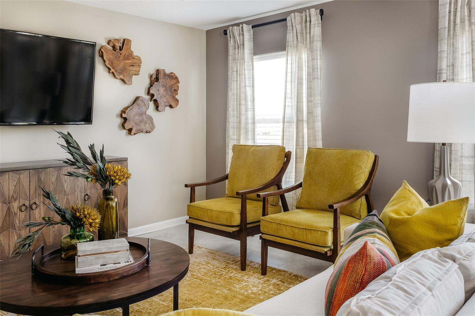 Image 3 of 28 For 2011 Myrtle Pine Street