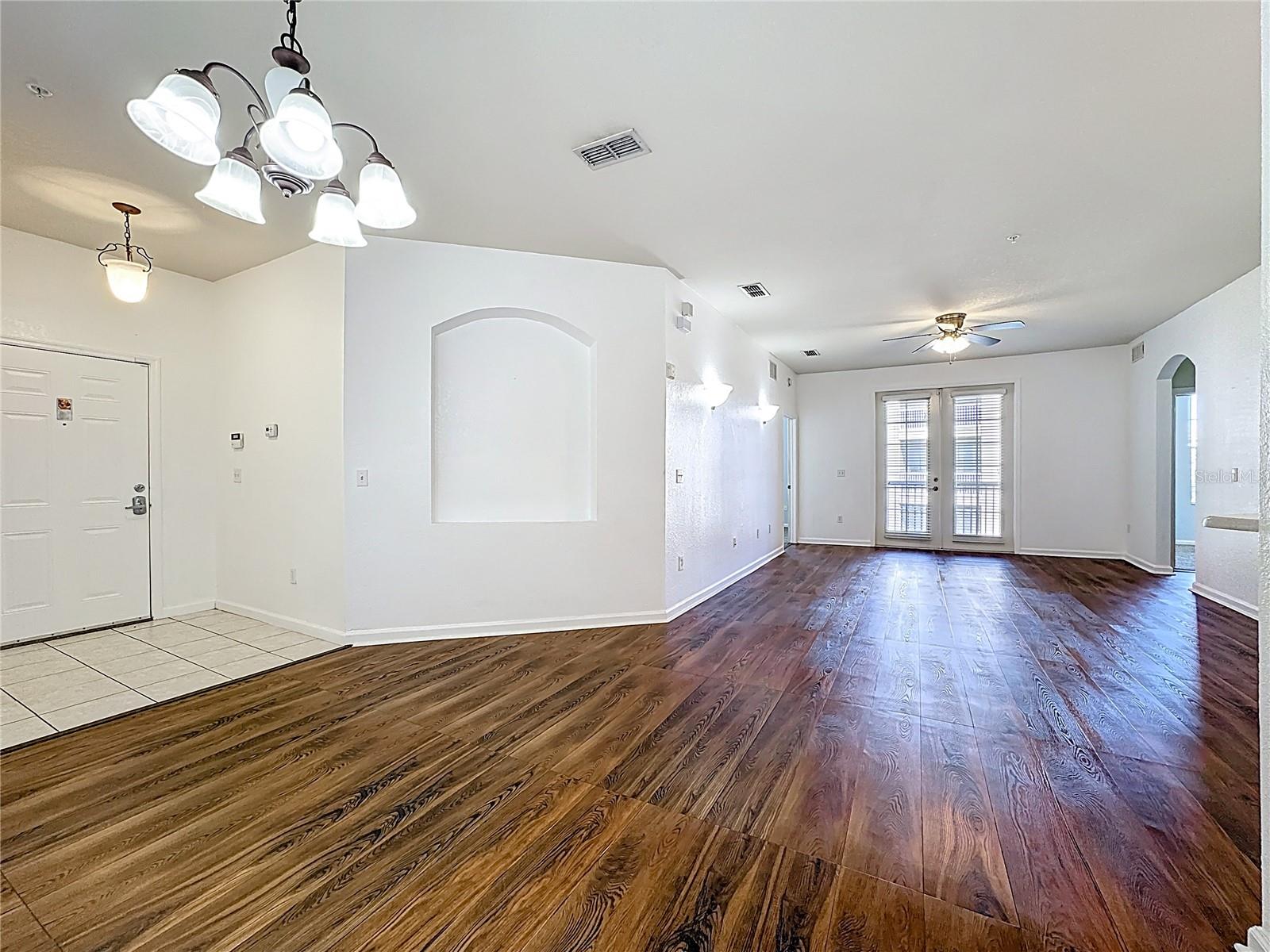 Image 10 of 55 For 3001 Greystone Loop 208